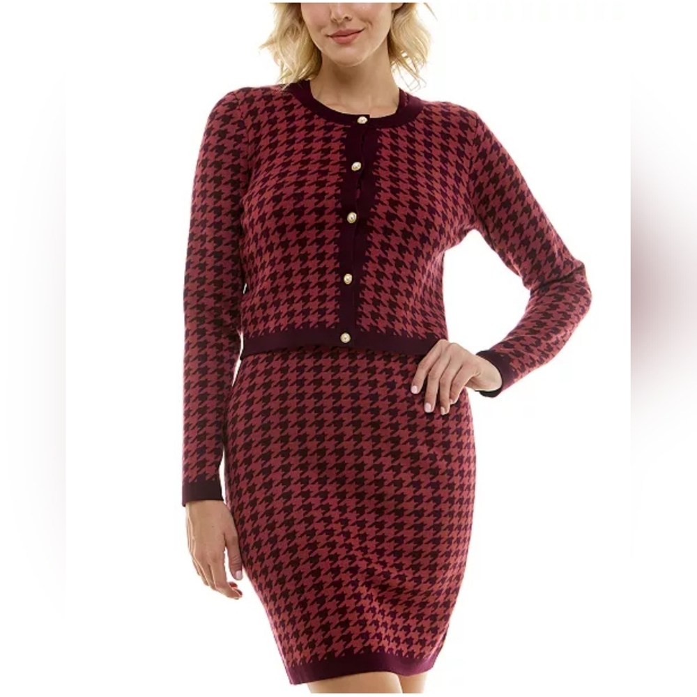 Women's clothing (617)